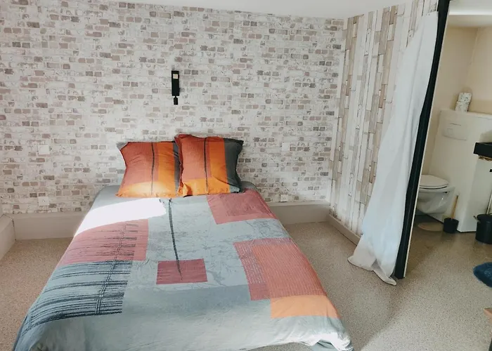 Le Ys Lounge Bar Hotel *